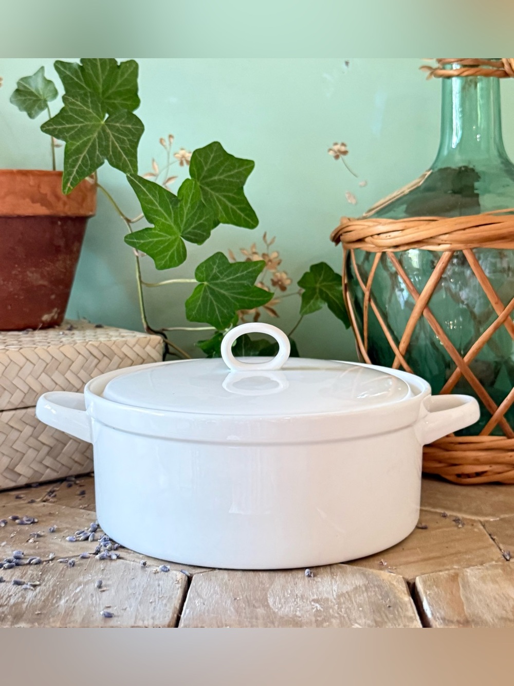 Crate & Barrel - Lucerne 1-Quart Casserole Dish, with Lid, White